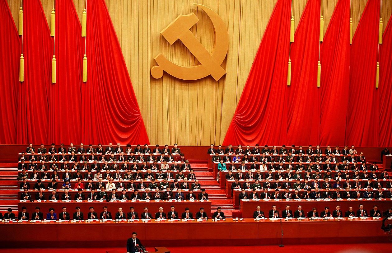 Xi Jinping presidentea, atzo, Txinako Alderdi Komunistaren XIX. Kongresu Nazionalaren inagurazio ekitaldian, Pekinen. HOW HWEE YOUNG / EFE.