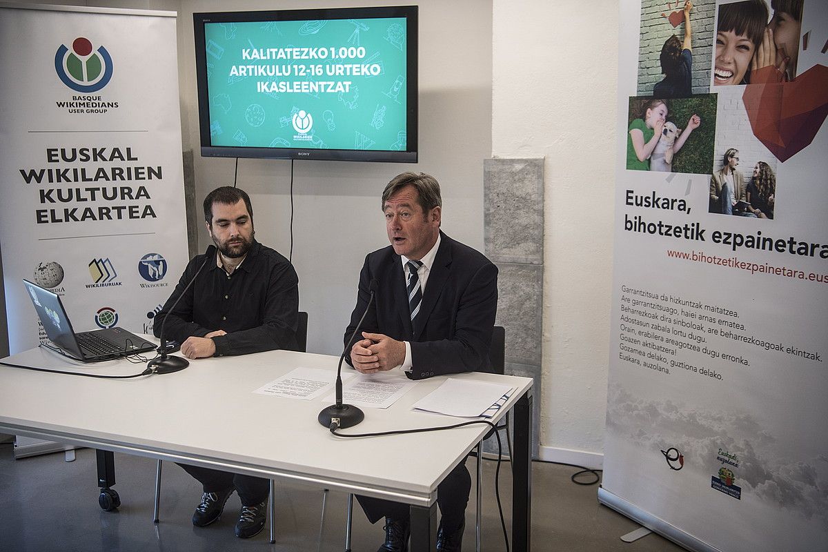 Gonzalez elkarteko kidea eta Zupiria sailburua, atzo. JAGOBA MANTEROLA / ARP. Gonzalez elkarteko kidea eta Zupiria sailburua, atzo. JAGOBA MANTEROLA / ARP.