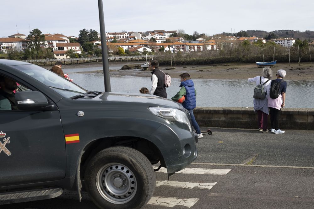 Guardia ZIbilla arduratu da ikerketaz. JAVIER ETXEZARRETA / EFE Guardia ZIbilla arduratu da ikerketaz. JAVIER ETXEZARRETA / EFE