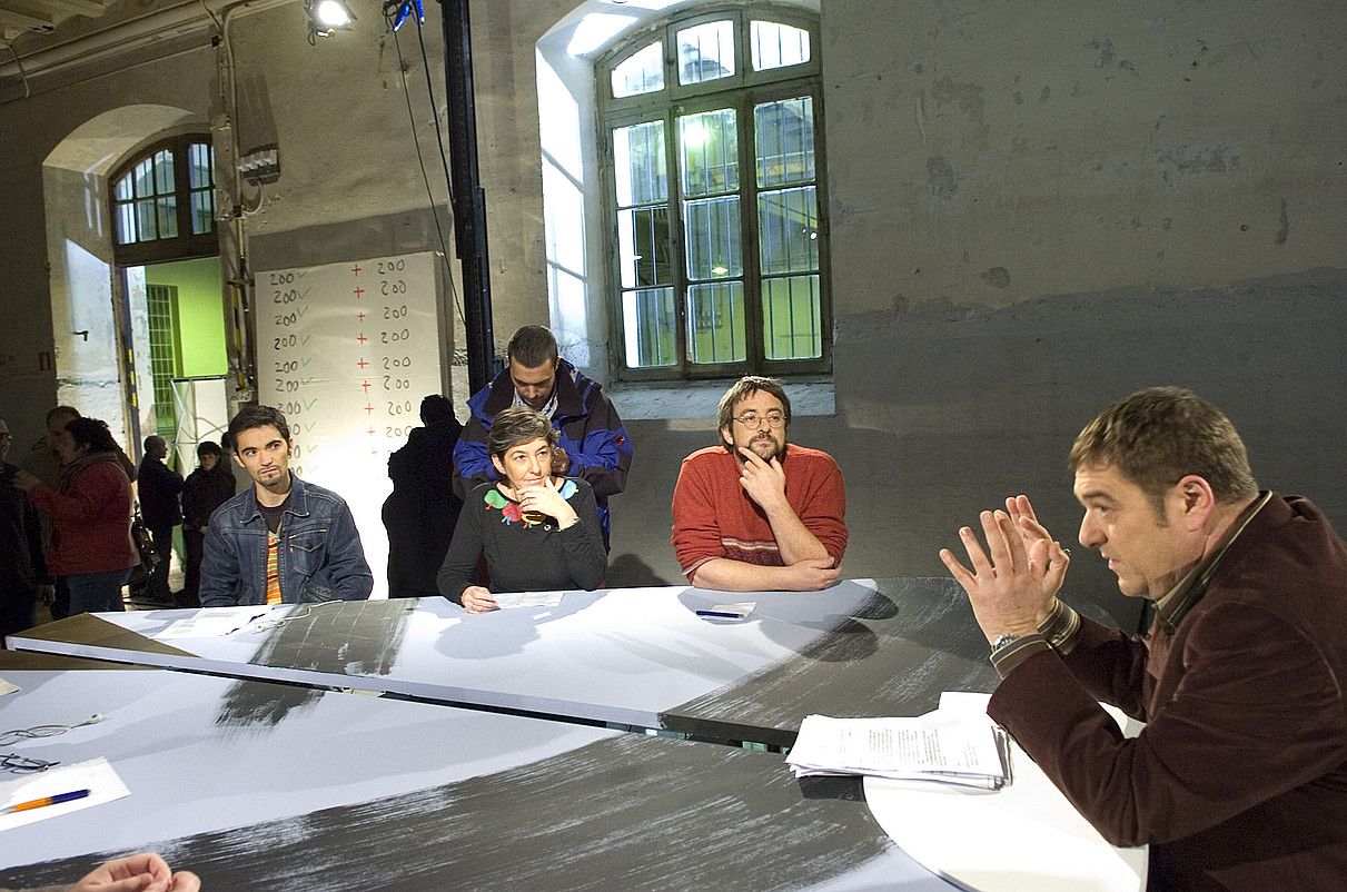 Sautrela-ren grabaketa saio bat, 2007an, Donostiako Tabakaleran. JUAN CARLOS RUIZ / ARGAZKI PRESS. Sautrela-ren grabaketa saio bat, 2007an, Donostiako Tabakaleran. JUAN CARLOS RUIZ / ARGAZKI PRESS.