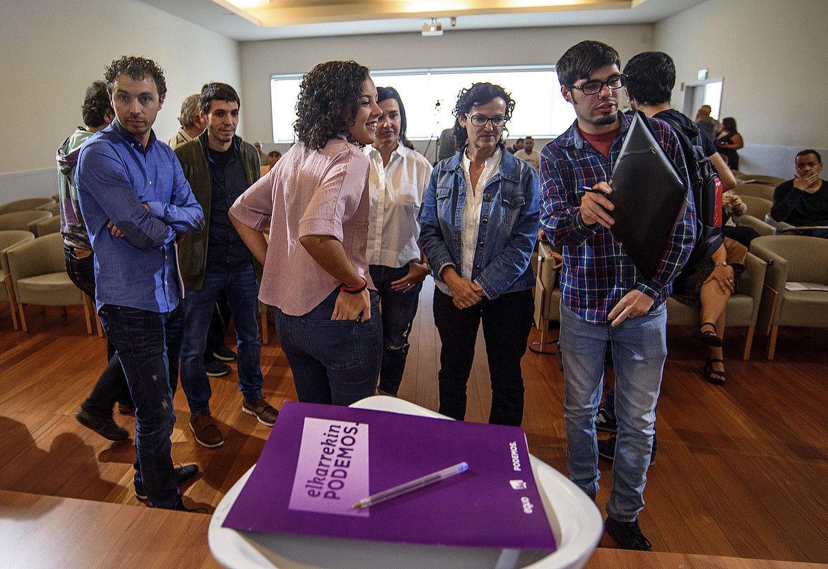 Elkarrekin Podemoseko kideak, EAEko autogobernu proposamena aurkezteko prentsaurrekoan. JAVIER ZORRILLA / EFE. Elkarrekin Podemoseko kideak, EAEko autogobernu proposamena aurkezteko prentsaurrekoan. JAVIER ZORRILLA / EFE.