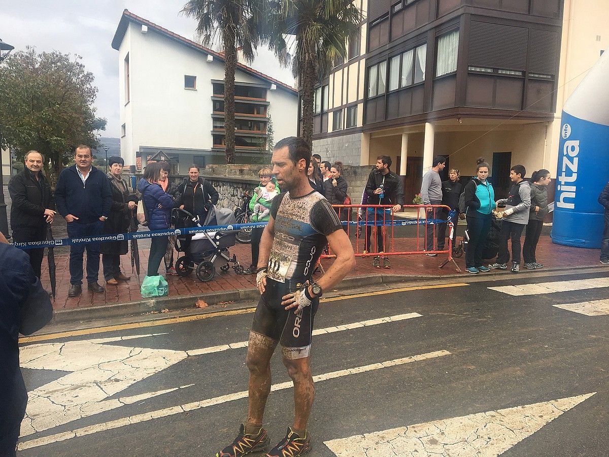 Jon Erguin, hauspoa beteta, Amasako proba bukatu berritan. UNAI DIEZ. Jon Erguin, hauspoa beteta, Amasako proba bukatu berritan. UNAI DIEZ.