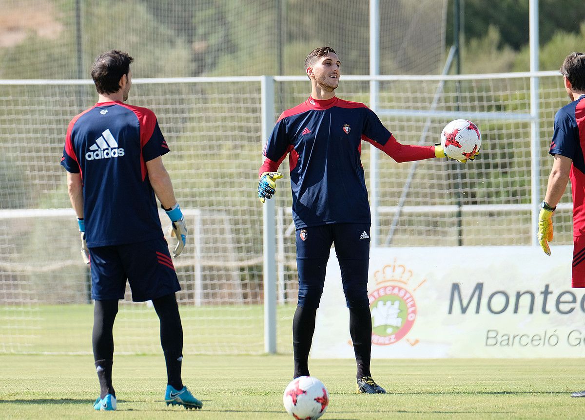 Sergio Herrera Osasunako atezaina, Taxoaren, entrenamendu batean. OSASUNA.