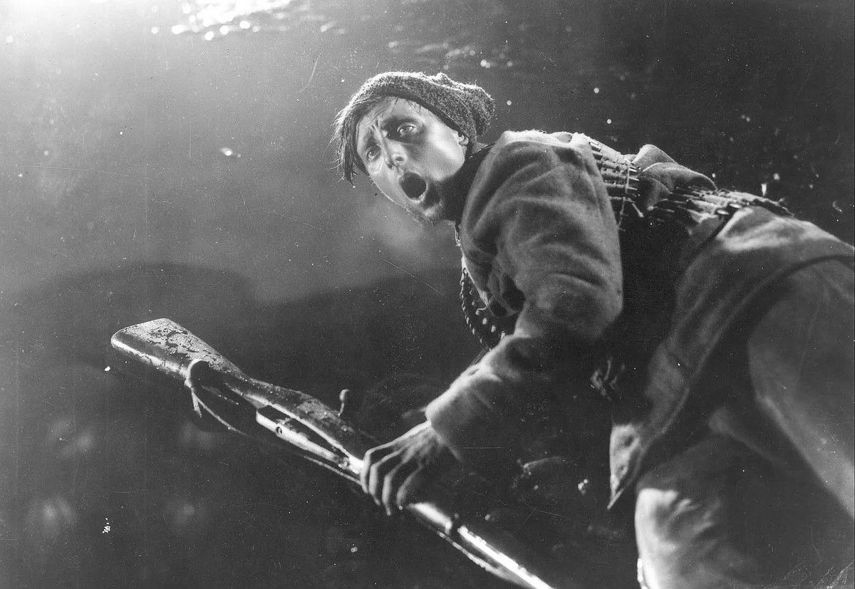 Sergei Eisensteinek 1917ko urriko iraultzaren hamargarren urtemuga ospatzeko egin zuen Oktyabr filma (Urria). BERRIA.