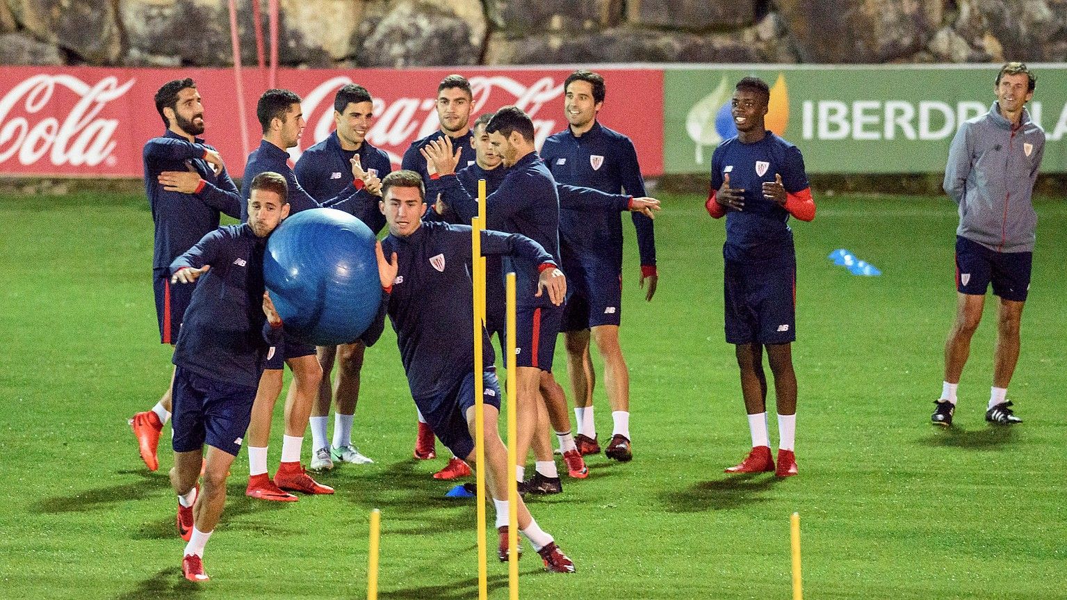 Athleticeko jokalariak ariketa fisikoak egiten, entrenamendu batean. J. Z. / EFE. Athleticeko jokalariak ariketa fisikoak egiten, entrenamendu batean. J. Z. / EFE.