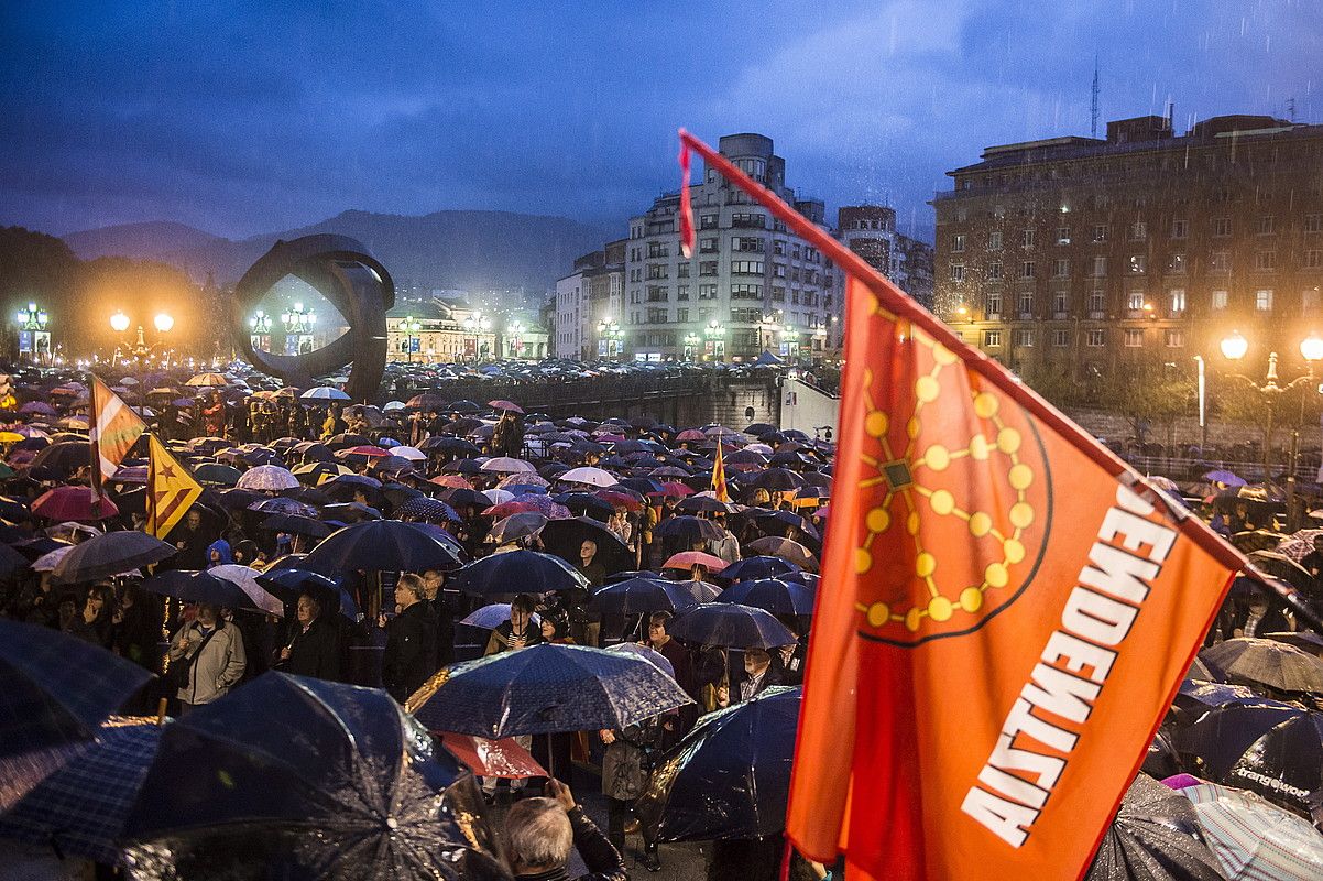 Kataluniaren aldeko manifestazioa, joan den larunbatean, Bilbon. MARISOL RAMIREZ / ARGAZKI PRESS.