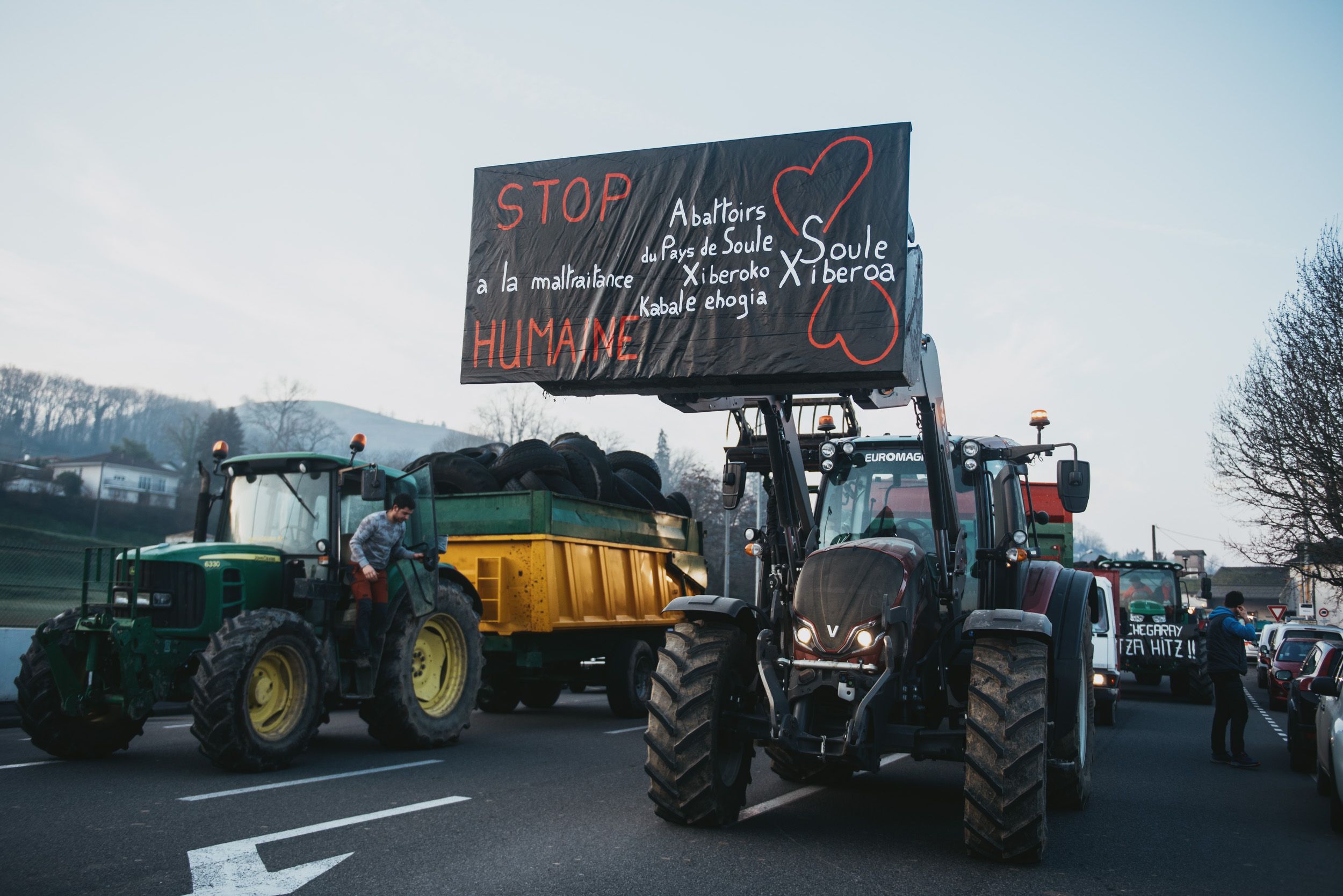 Mauleko hiltegiaren egoera salatzeko laborarien protesta.