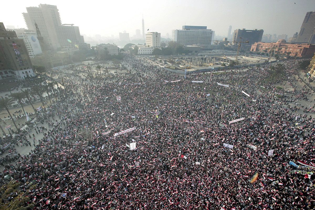 Kairoko Tahrir plaza iraultzen hirugarren urtemugan, 2014ko urtarrilaren 25ean. AMEL PAIN / EFE.