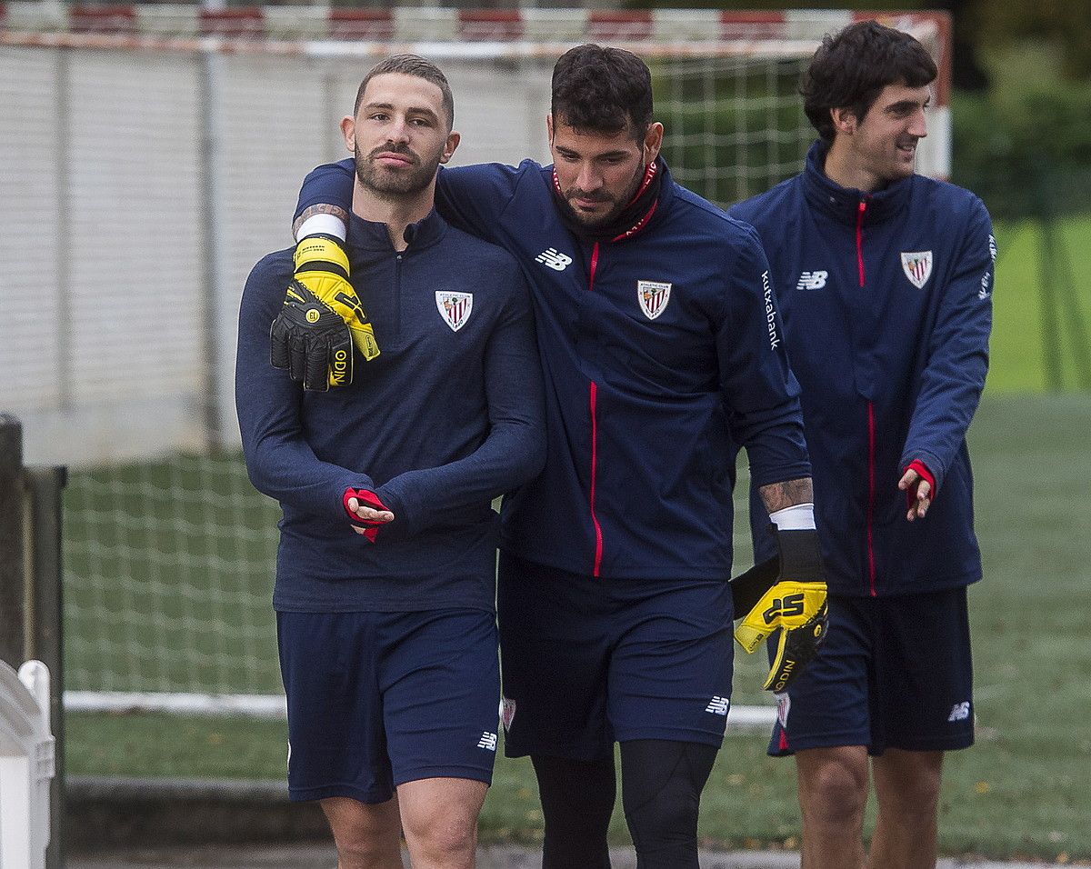 Yeray, Herrerin eta San Jose taldekideekin. LUIS JAUREGIALTZO / ARGAZKI PRESS.