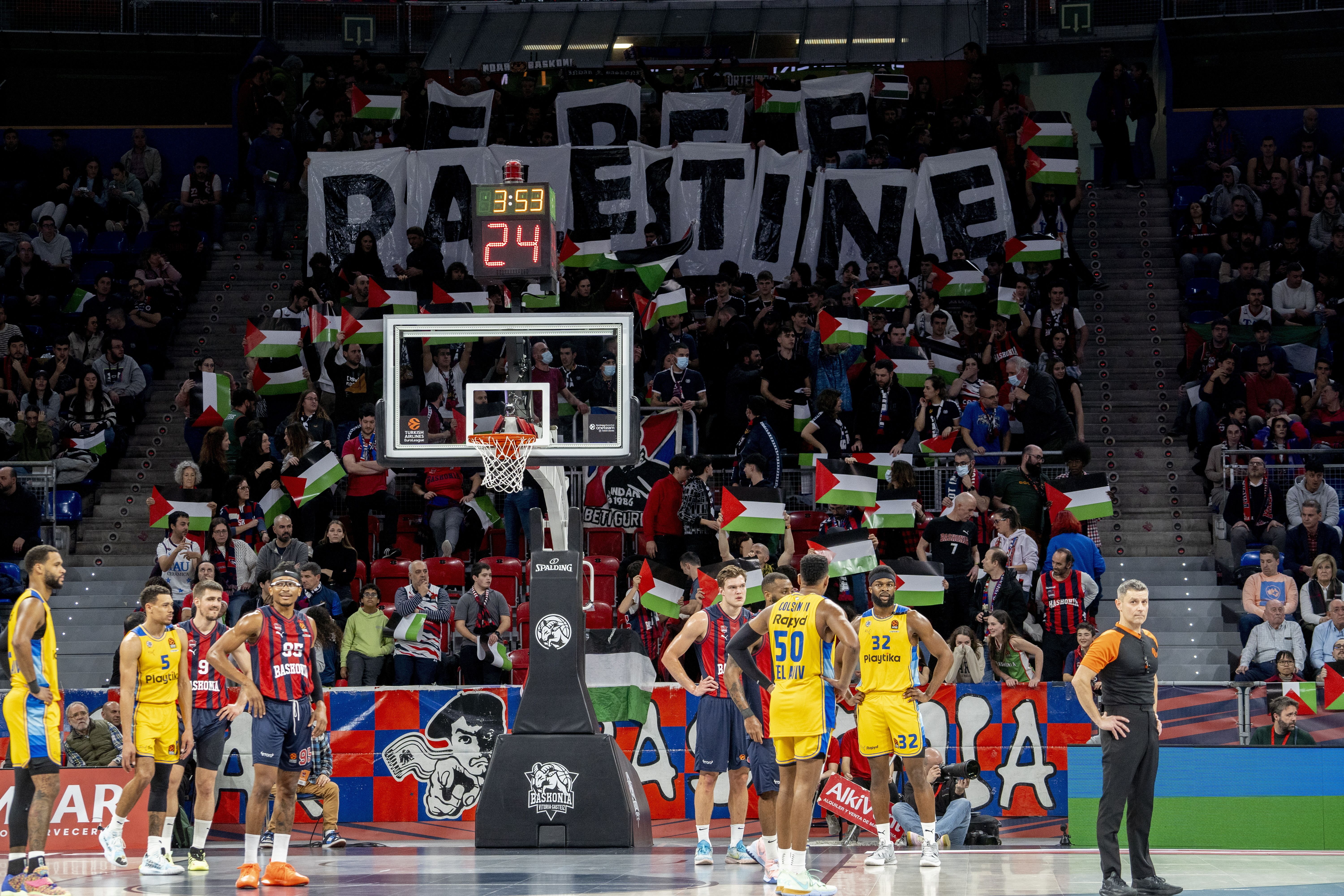 (ID_13555593) Baskonia Maccabi