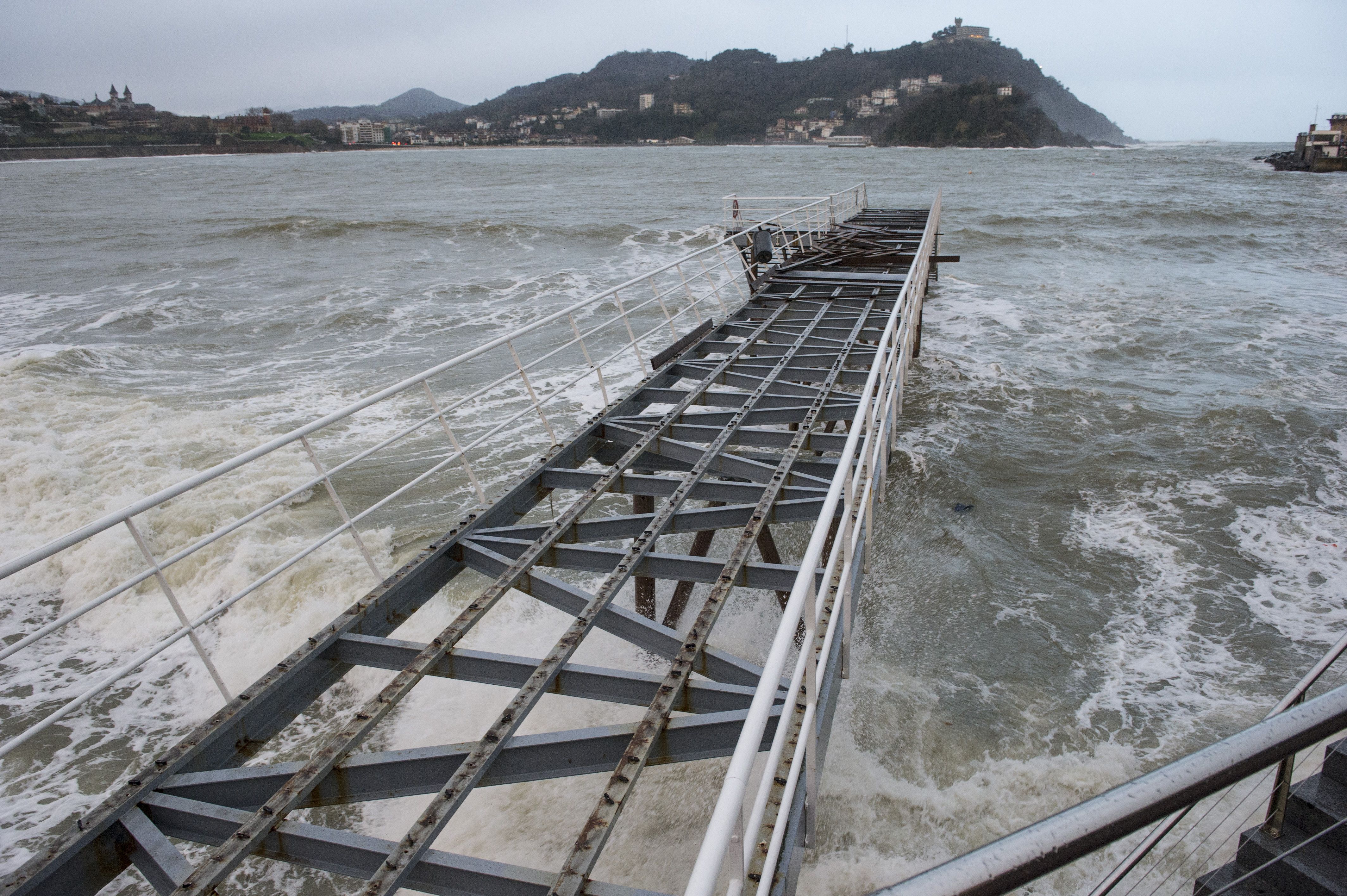 Donostiako Nautikoaren pasarela Donostiako Nautikoaren pasarela