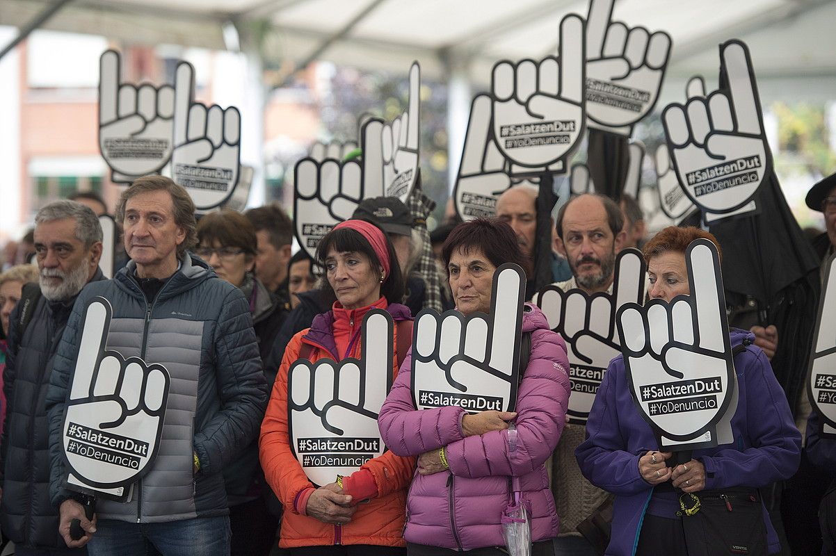 Preso gaixoen alde Basaurin egindako giza katea. MONIKA DEL VALLE / ARGAZKI PRESS.