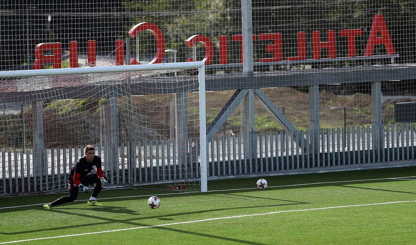 Kepa Arrizabalaga, denboraldi honetan Lezaman egindako entrenamendu saio batean. LUIS TEJIDO / EFE.