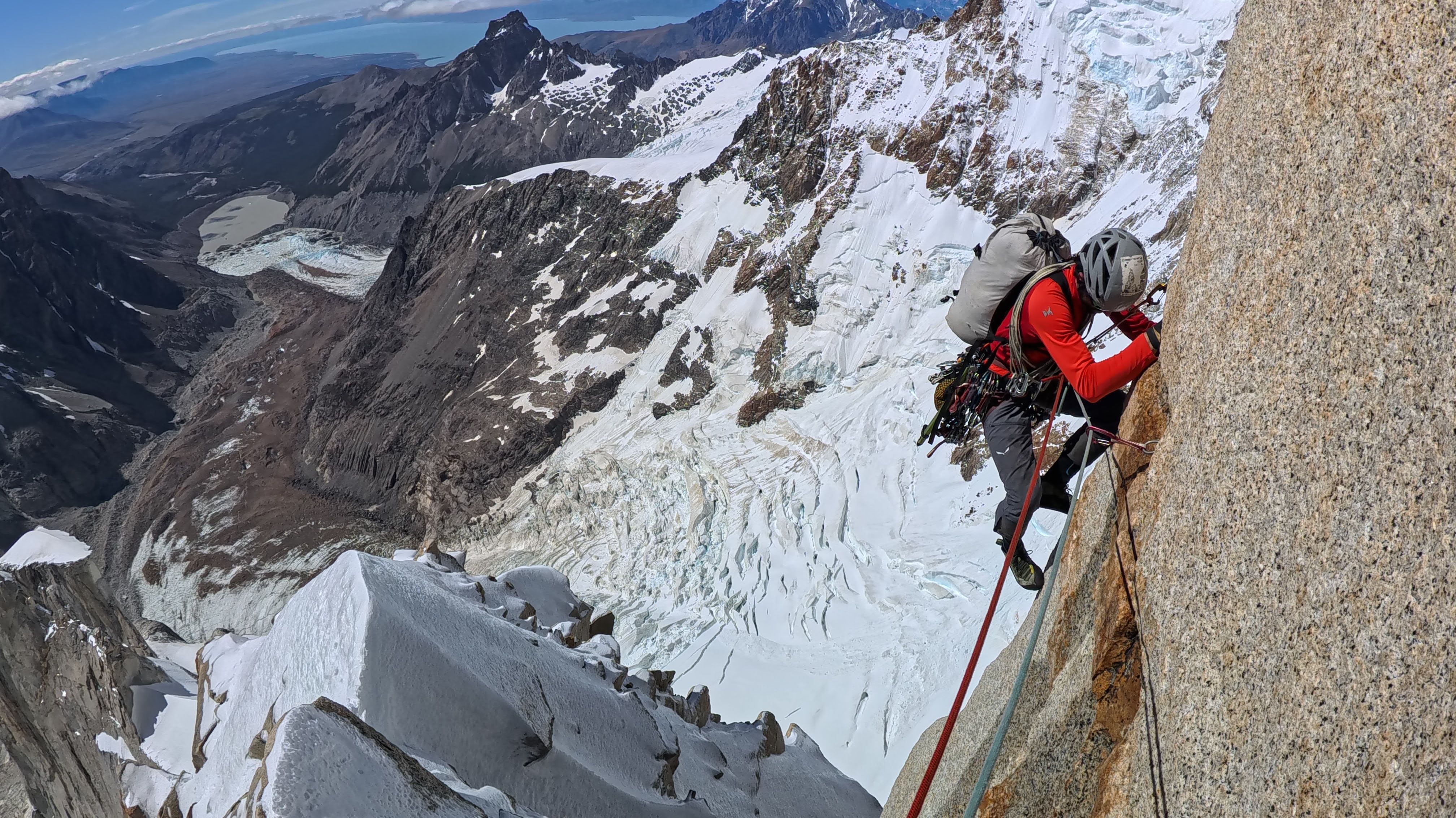 Tasio Martin Patagoniako Cerro Torre mendia eskalatzen