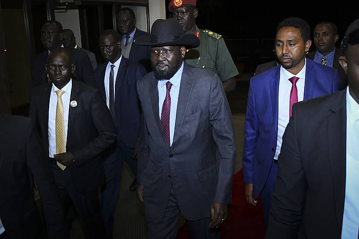 Salva Kiir Hego Sudango presidentea bake ituna isntazeko negoziazioetarako bidean. STRINGER, EFE