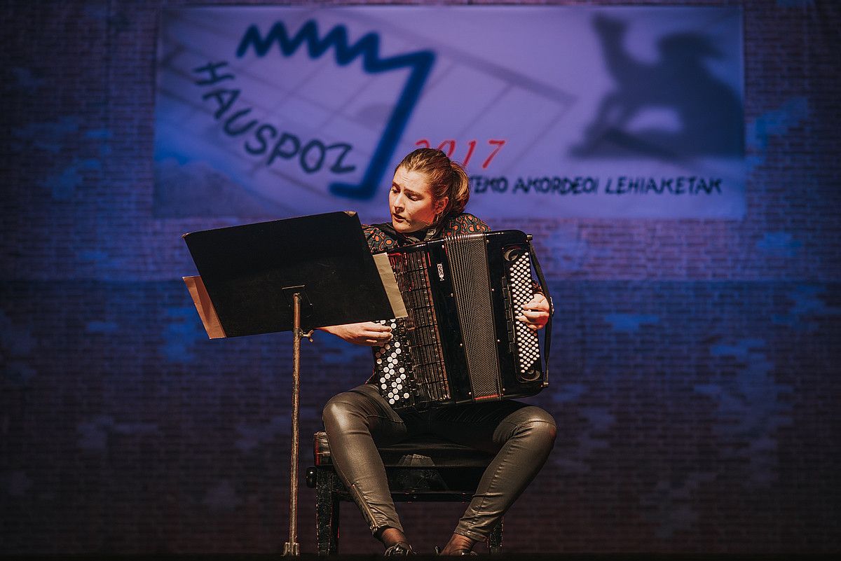 Maria Zubimendi, Arrasate Hirian emandako emanaldian. BERRIA. Maria Zubimendi, Arrasate Hirian emandako emanaldian. BERRIA.