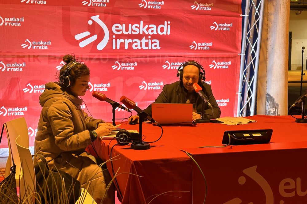 Euskadi Irratiko 'Albiste Faktoria' Munduko Irratiaren Egunean.