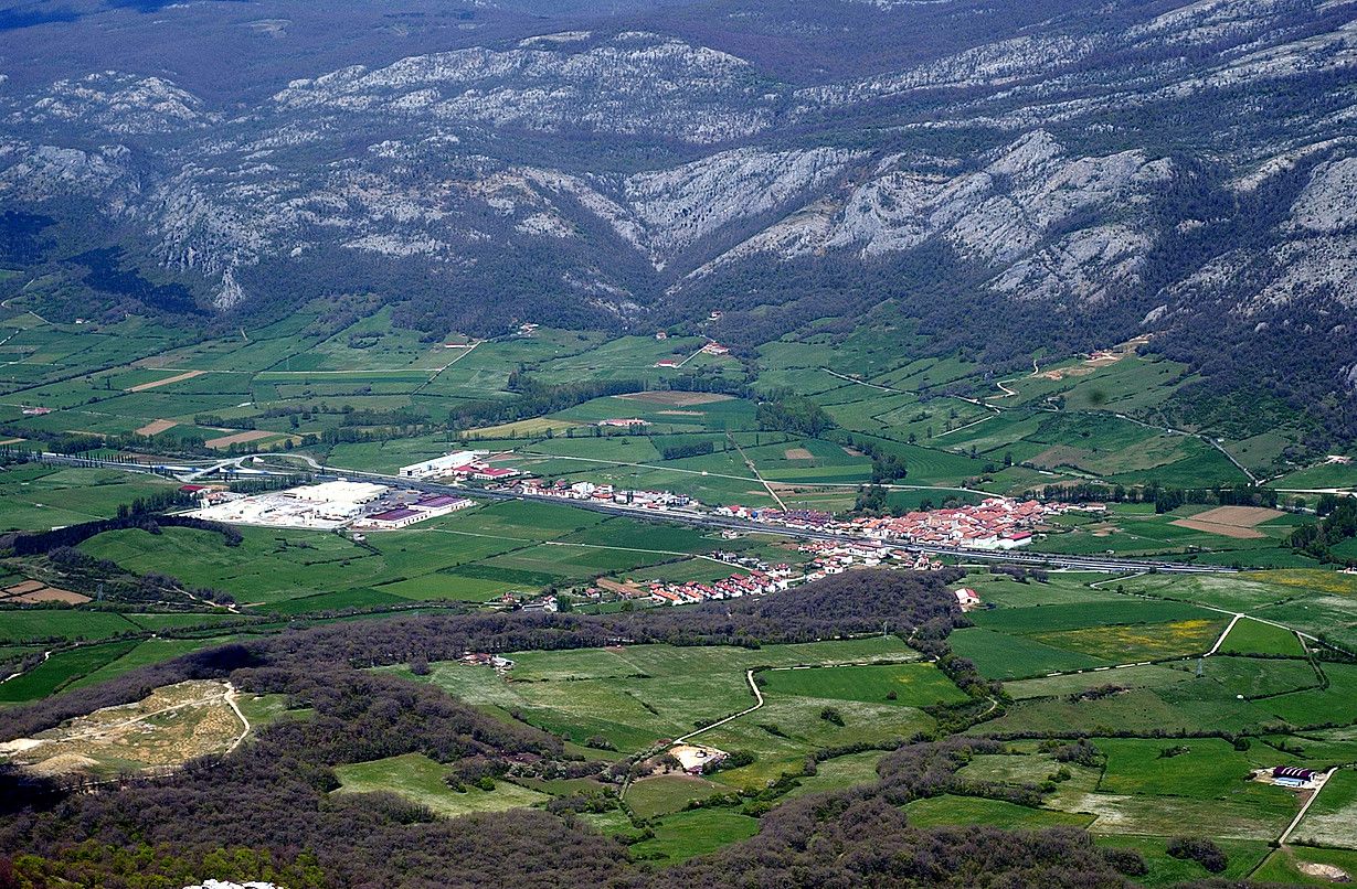 Madrilek ikusgai jarri du Iruñea eta Altsasu arteko AHTaren zatiaren txostena Madrilek ikusgai jarri du Iruñea eta Altsasu arteko AHTaren zatiaren txostena