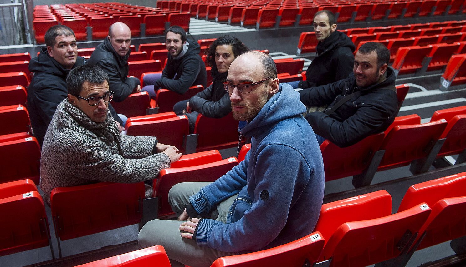 Gaur kantatuko duten zortzi bertsolariak, asteartean , Barakaldoko (Bizkaia) BECen bertan egindako finalaren aurkezpenean. LUIS JAUREGIALTZO / ARGAZKI PRESS. Gaur kantatuko duten zortzi bertsolariak, asteartean , Barakaldoko (Bizkaia) BECen bertan egindako finalaren aurkezpenean. LUIS JAUREGIALTZO / ARGAZKI PRESS.