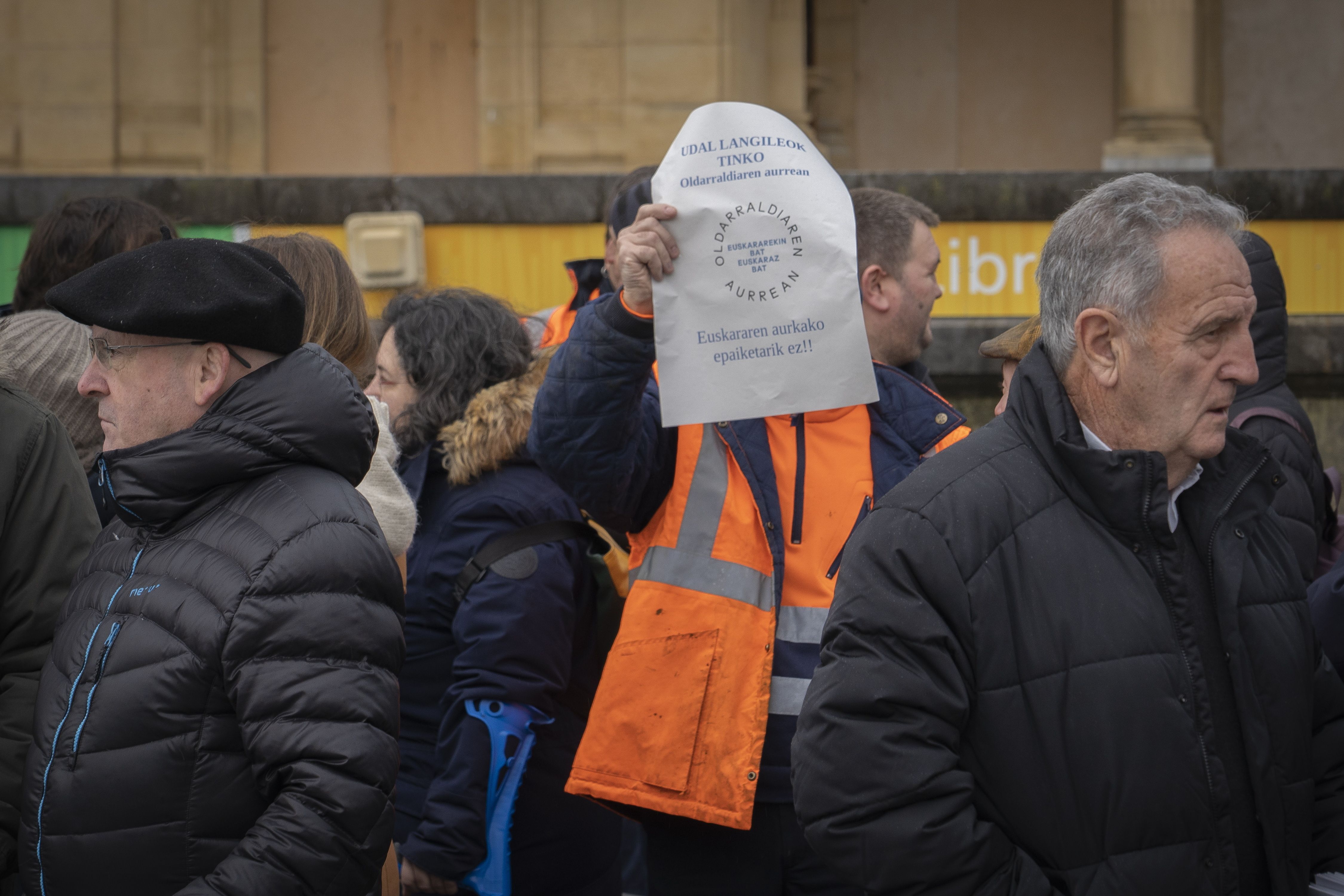 (ID_13482086) (Gorka Rubio/@FOKU) 2024-01-10, Donostia. Donostiako Udal langileen batzordeko ELA eta LABek elkarreratzea egin dute,...