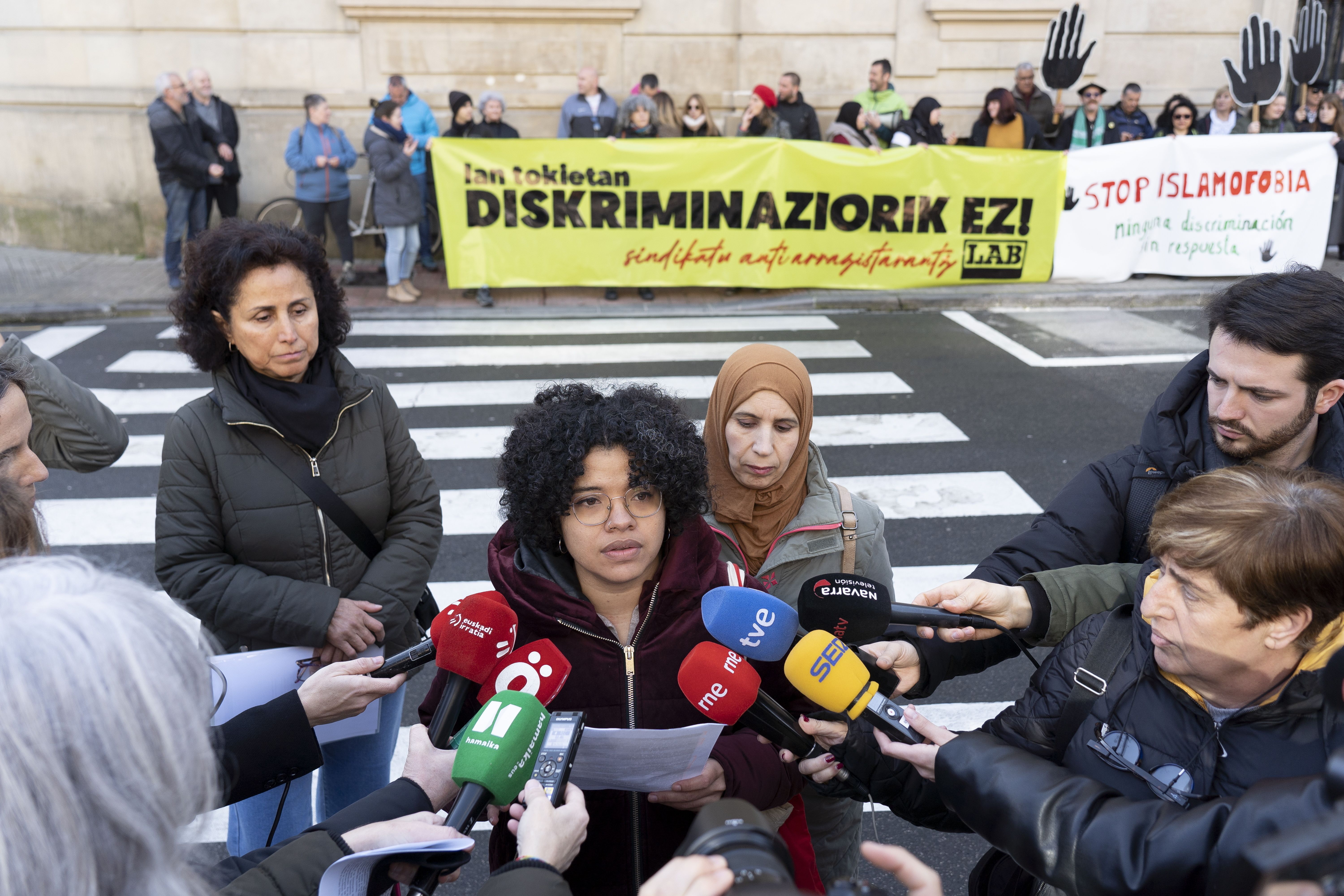 (ID_13602637) (Iñigo Uriz/@FOKU) 2024-02-14, Iruñea. STOP islamofobia lantokietan lelopeko protesta antolatu dute LAB sindikatuak...