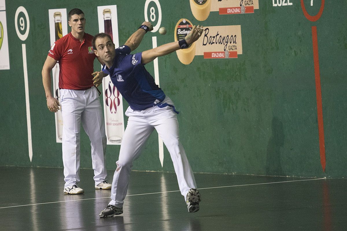 David Merino, pilota astintzeko prest, aurtengo binakakoan. GORKA RUBIO / ARP.