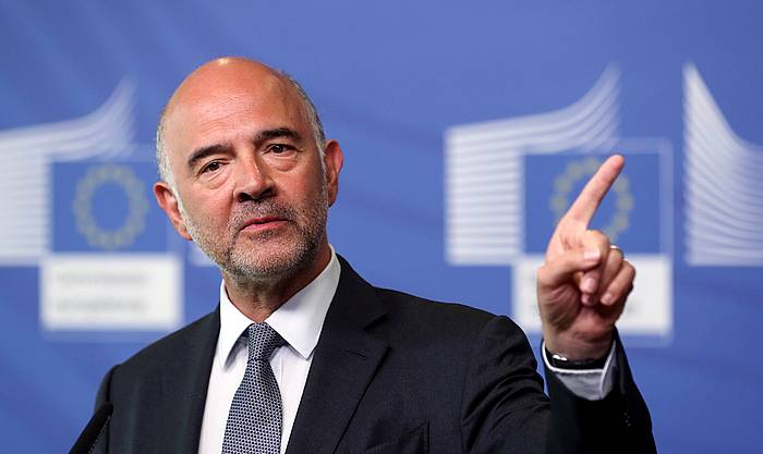 Pierre Moscovici Europako Batzordeko Ekonomia komisarioa, gaur, Greziari buruz egin duen agerraldian. OLIVER HOSLET / EFE