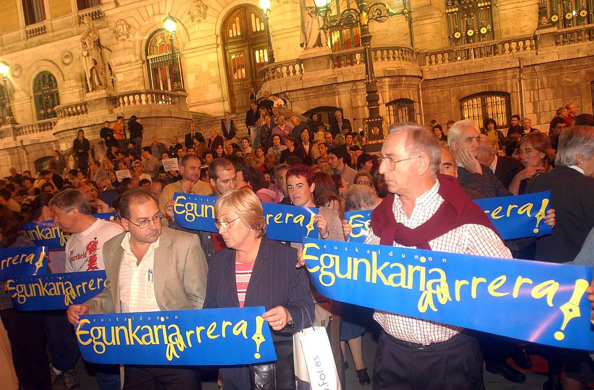 Martin Ugalde Kultur Parkearen kontrako operazioa salatzeko protesta egin zuten Bilbon. MARISOL RAMIREZ / FOKU