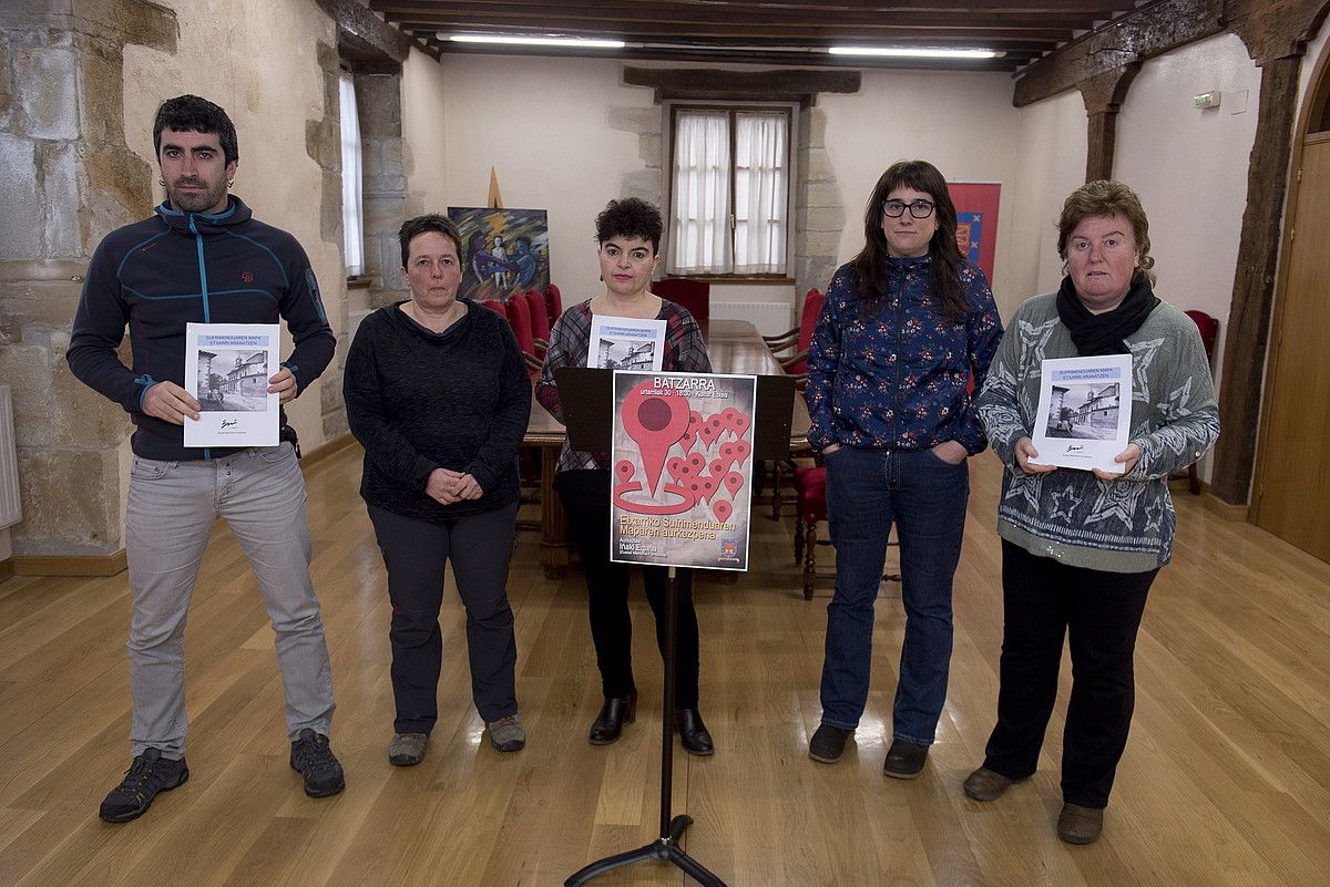 Aritz Ikobalzeta, Begoña Goikoetxea, Eneka Maiza, Alazne Juaniz eta Maria Saez de Albeniz, atzo. IÑIGO URIZ/ ARGAZKI PRESS.