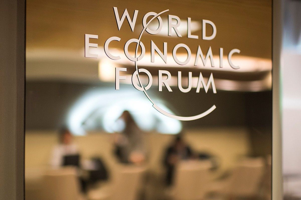World Economic Forumek munduko botere politikoa eta ekonomikoa elkartuko du Davosen. GIAN EHRENZELLER / EFE.