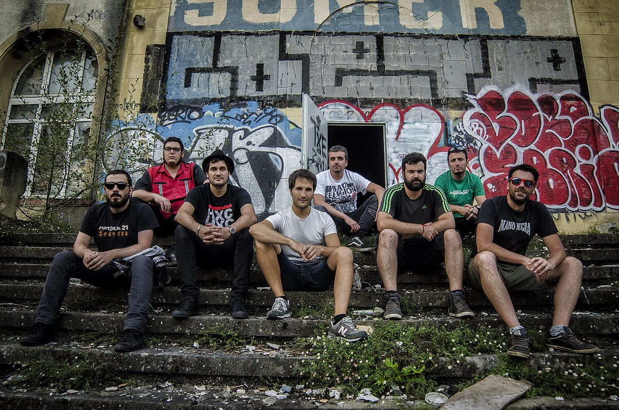Aurreko lau lanak baino rockzaleagoa da Donostiako taldeak iragan udan Higain estudioetan grabatutako diskoa. JULEN BARRAGUES. Aurreko lau lanak baino rockzaleagoa da Donostiako taldeak iragan udan Higain estudioetan grabatutako diskoa. JULEN BARRAGUES.