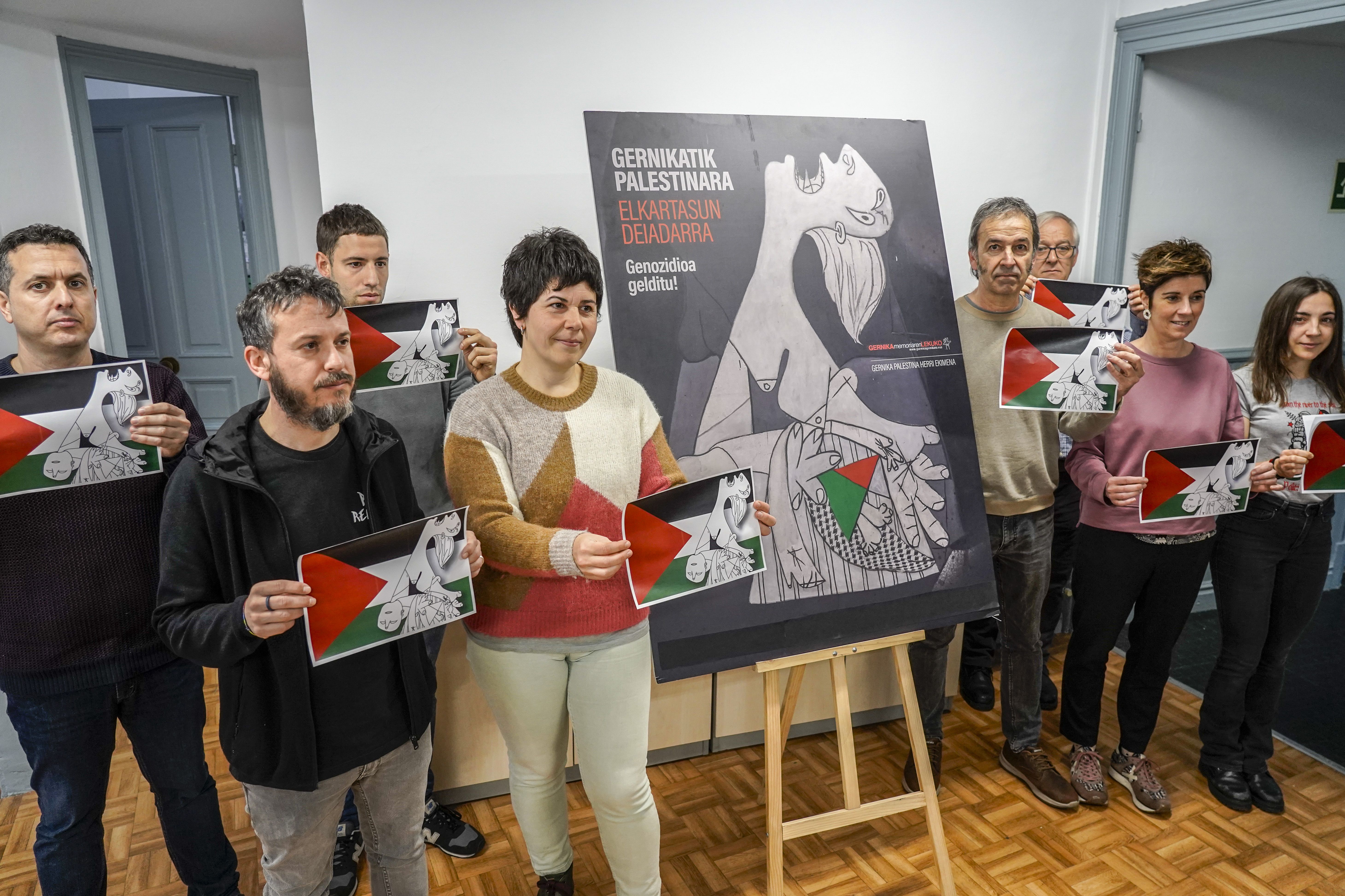 (ID_13627180) (Marisol Ramirez/@FOKU) 2024-02-21, Bilbo. Gernika-Palestina ekimenaren prentsaurrekoa, sindikatuetako ordezkariekin ...