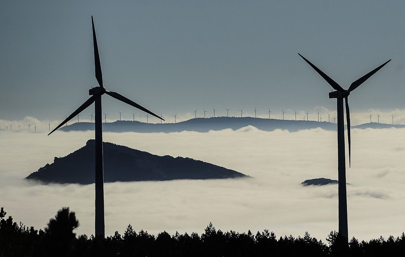 Energia eolikoa ekoizteko haize errotak, Lekunberrin. JAGOBA MANTEROLA / FOKU