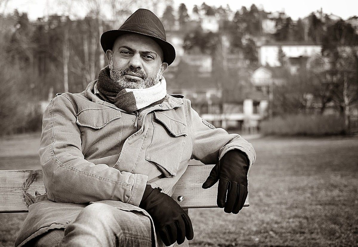 Hassan Blasim idazleak Irak + 100 zientzia fikziozko ipuinen bilduma osatu zuen: lehena Irakeko literatura modernoan. BERRIA. Hassan Blasim idazleak Irak + 100 zientzia fikziozko ipuinen bilduma osatu zuen: lehena Irakeko literatura modernoan. BERRIA.