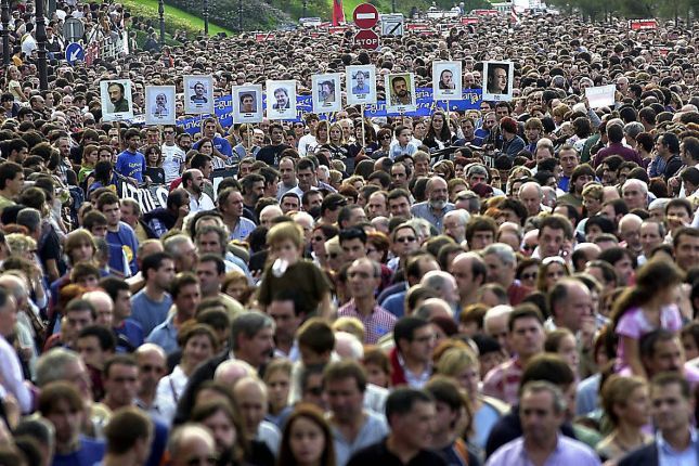 2003ko urrian manifestazioa egin zuten Donostian. IMANOL OTEGI / FOKU