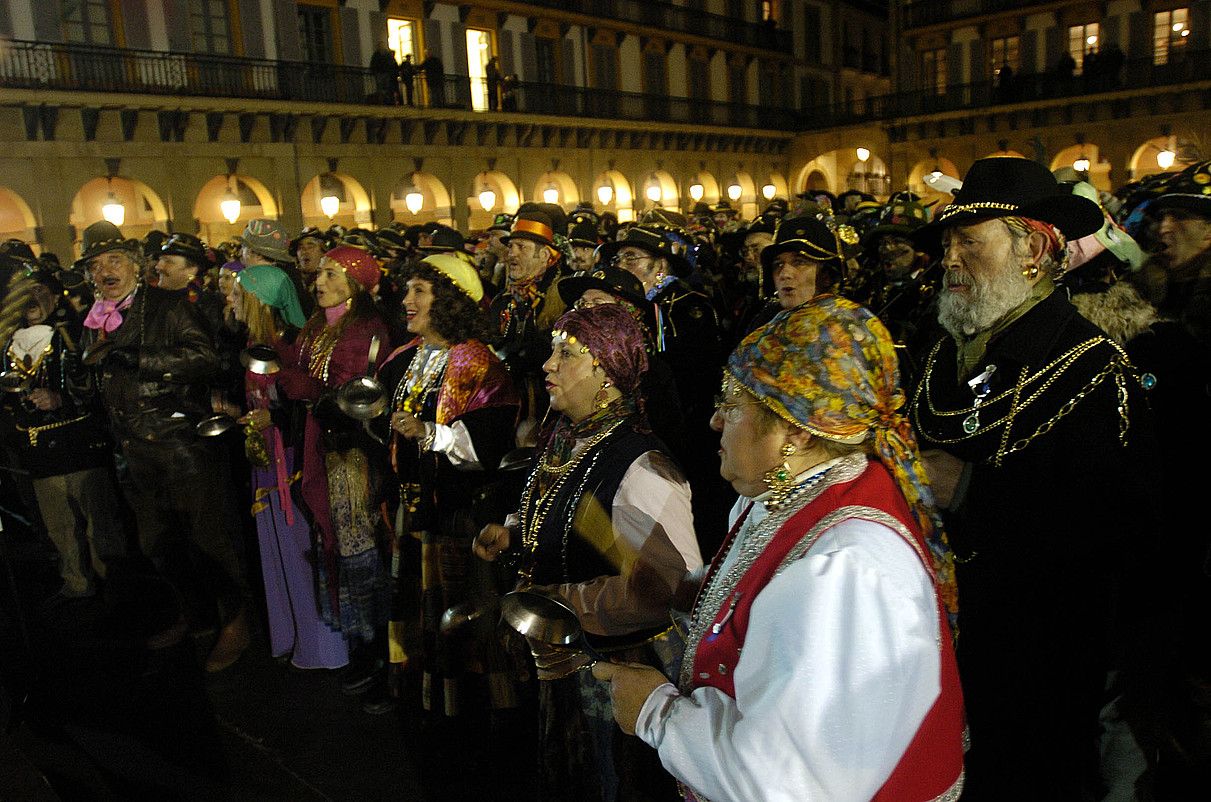 Donostiako Kaldereroen Konpartsa Tradizionala Lasala plazatik abiatuko da aurten. LIDE FERREIRA / IRUTXULOKO HITZA.