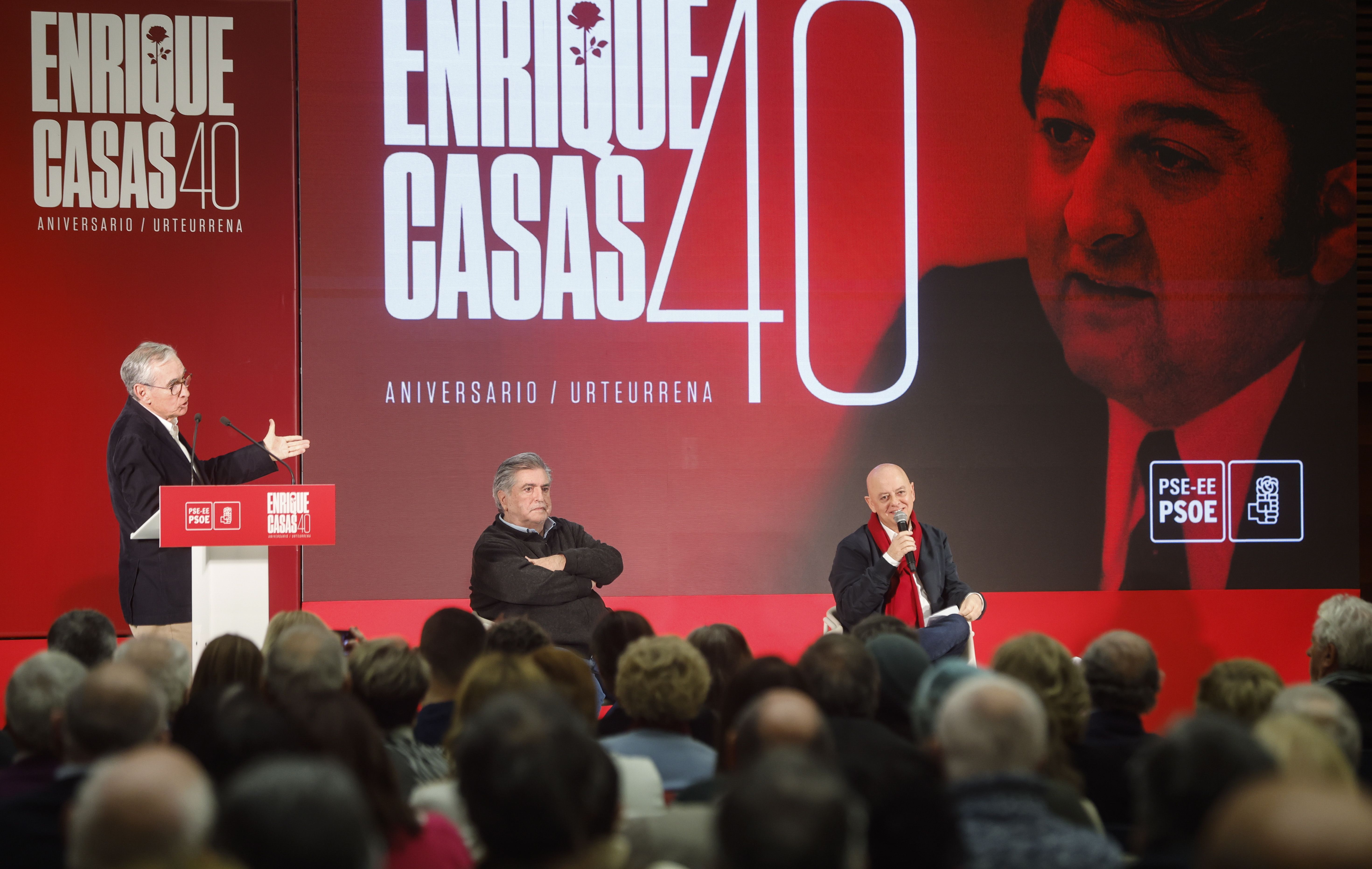 Enrique Casas oroitzeko ekitaldia, gaur, Donostian. JUAN HERRERO / EFE