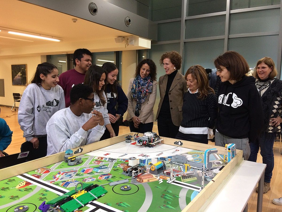 First Lego League txapelketako finalistak Arabako hiriburuan ariko dira gaur jokoan. BERRIA.