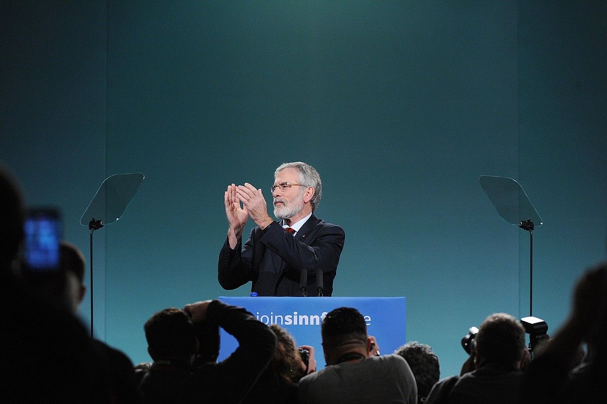 Gerry Adams Sinn Feineko buruzagi historikoa, iazko kongresuan, Dublinen. Orduan iragarri zuen politikatik erretiratuko zela. AIDAN CRAWLEY / EFE.