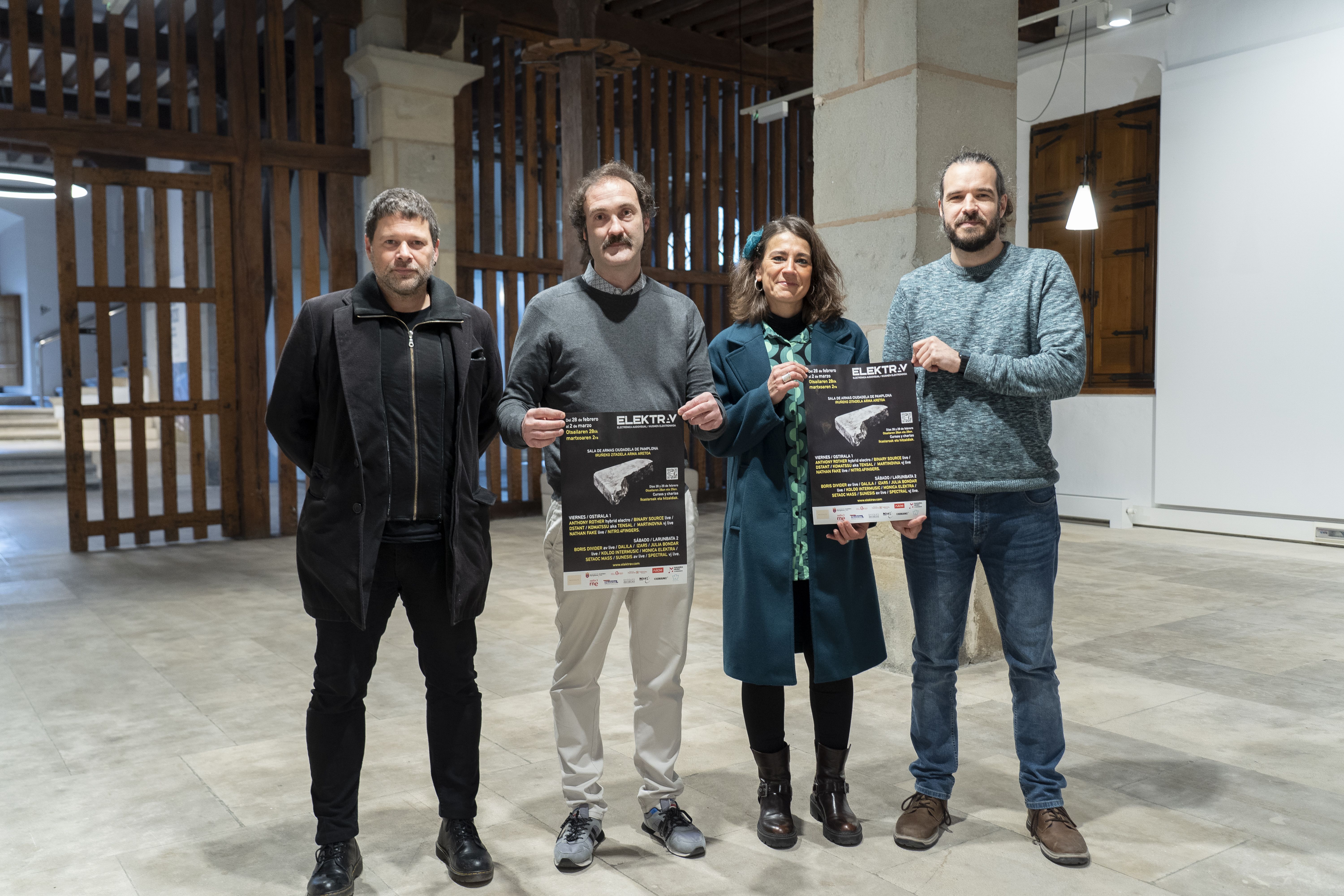 ElektrAV jaialdiaren aurkezpena: Navarra Music Commission bulegoko Fernando Garaioa, Musex Industries etxeko Javier Sueskun, Maider Beloki Iruñeko zinegotzia eta Nafarroako Gazteriaren Institutuko Txema Burgaleta. IÑIGO URIZ / FOKU