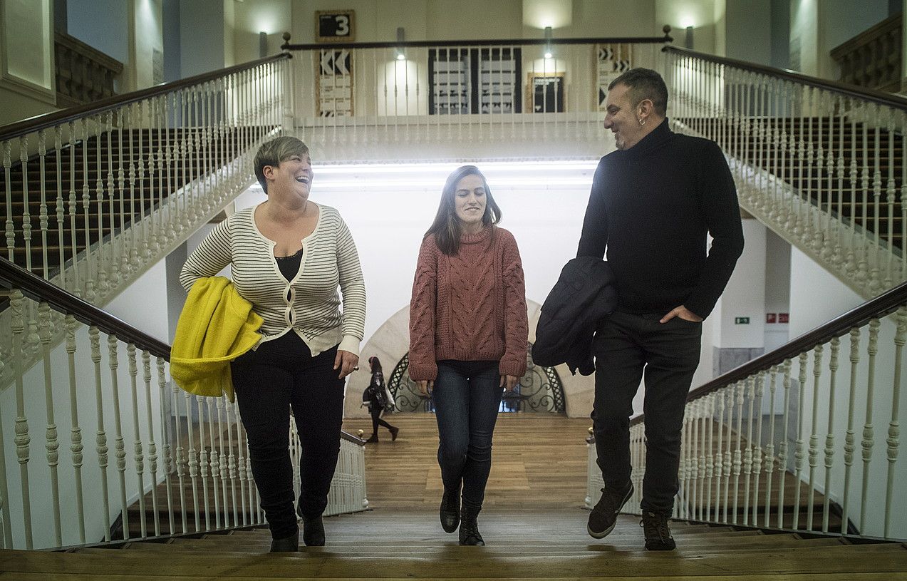 Onintza Enbeita, Nerea Ibarzabal eta Jon Maia, Donostiako Tabakalera eraikinean. JON URBE / AARGAZKI PRESS.