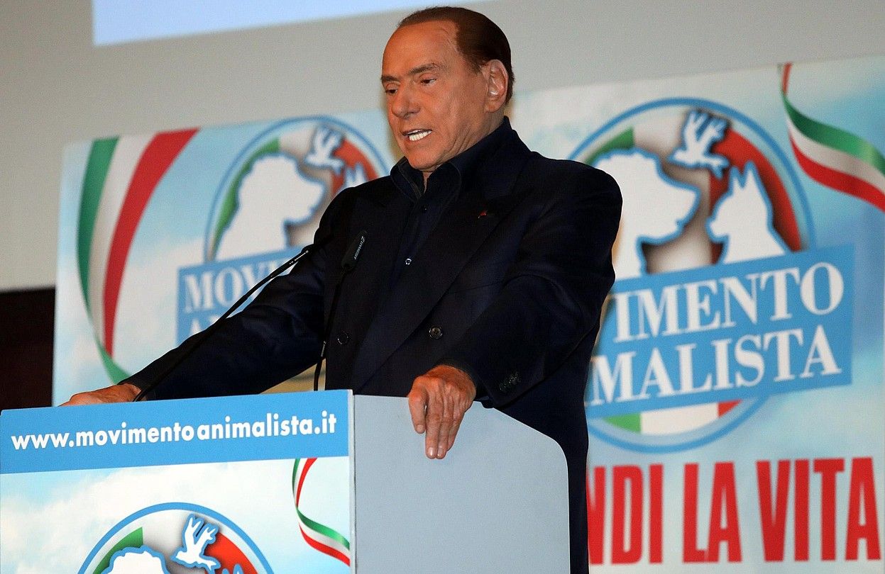 Silvio Berlusconi, kanpainako ekitaldi batean, Milanen. MATTEO BAZZI / EFE.