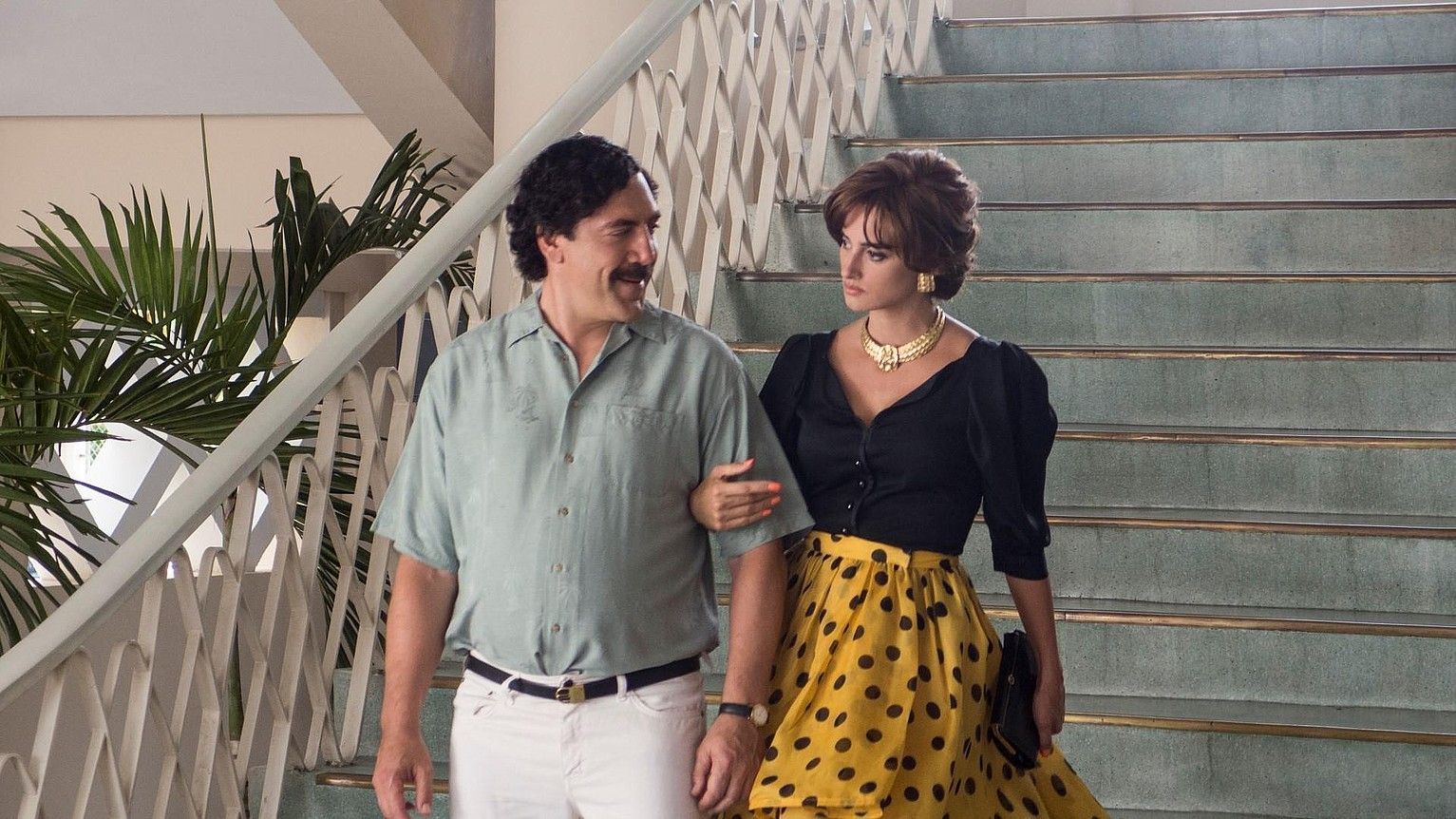 Javier Bardem eta Penelope Cruz filmeko eszena batean. 1980ko hamarkadako maitasun istorio bat kontatzen du filmak. BERRIA.