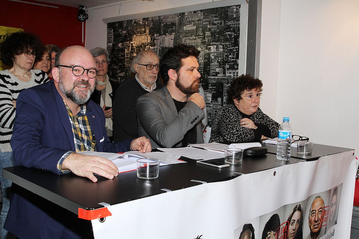 Vincent Faget abokatua, Francisco Sanchez Rodriguez Cimadeko jurista eta Amaia Fontang Etorkinekin elkarteko kidea. AURORE LUCAS. Vincent Faget abokatua, Francisco Sanchez Rodriguez Cimadeko jurista eta Amaia Fontang Etorkinekin elkarteko kidea. AURORE LUCAS.