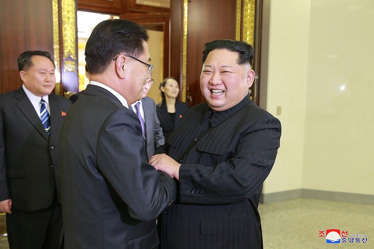 Chung Eui-yong eta Kim Jong-un, Piongiangen, astelehenean. KCNA / EFE.