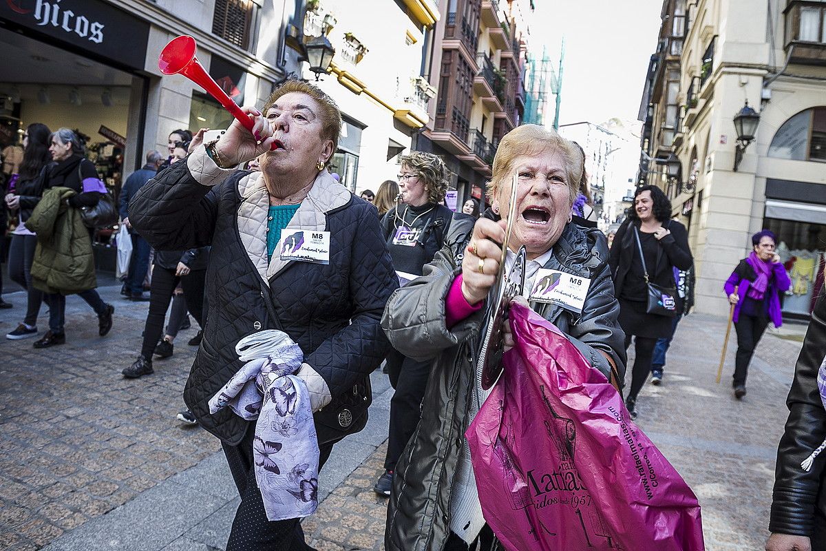 Serrano, Esnaola eta beste bi lagun, Donostiako mobilizazioan. J. URBE / ARP. Serrano, Esnaola eta beste bi lagun, Donostiako mobilizazioan. J. URBE / ARP.