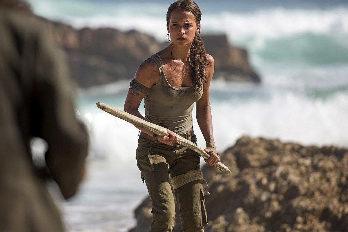 Aitaren bila abiatuko da Lara Croft pertsonaia, eta bidean hainbat abentura biziko ditu. BERRIA. Aitaren bila abiatuko da Lara Croft pertsonaia, eta bidean hainbat abentura biziko ditu. BERRIA.