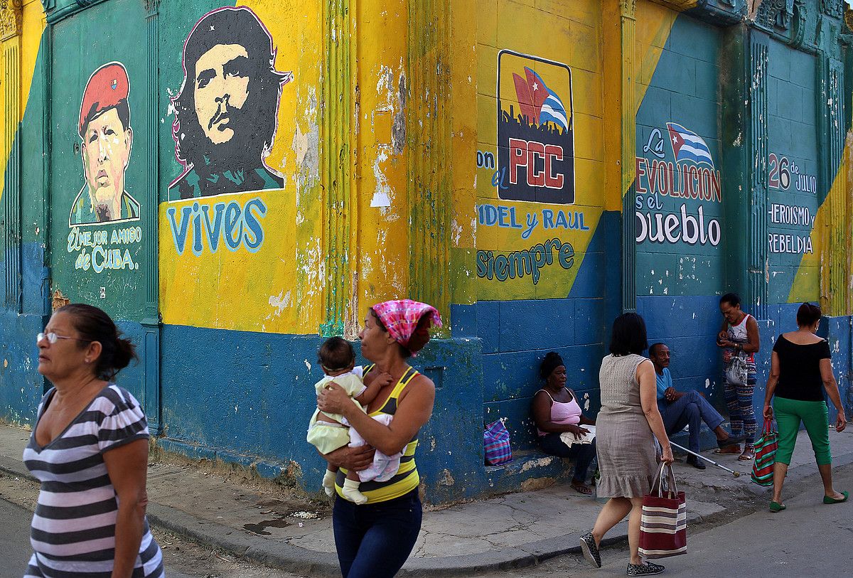 Habanako kale baten irudia. Gaur Biltzar Nazionalerako hauteskundeak egingo dituzte Kuban. ALEJANDRO ERNESTO / EFE. Habanako kale baten irudia. Gaur Biltzar Nazionalerako hauteskundeak egingo dituzte Kuban. ALEJANDRO ERNESTO / EFE.