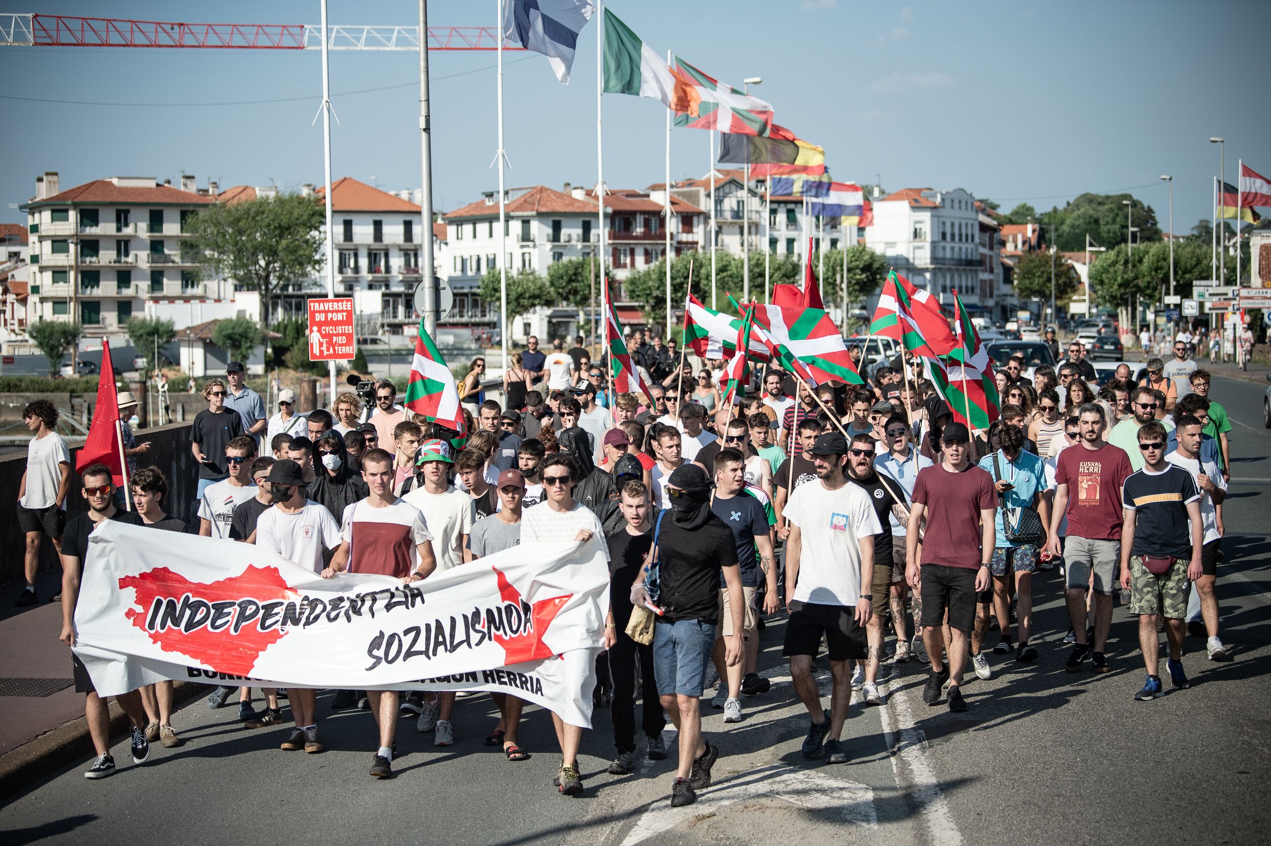 U14 kolektiboaren manifestazioa, iazko uztailaren 14an, Donibane Lohizunen. PATXI BELTZAIZ