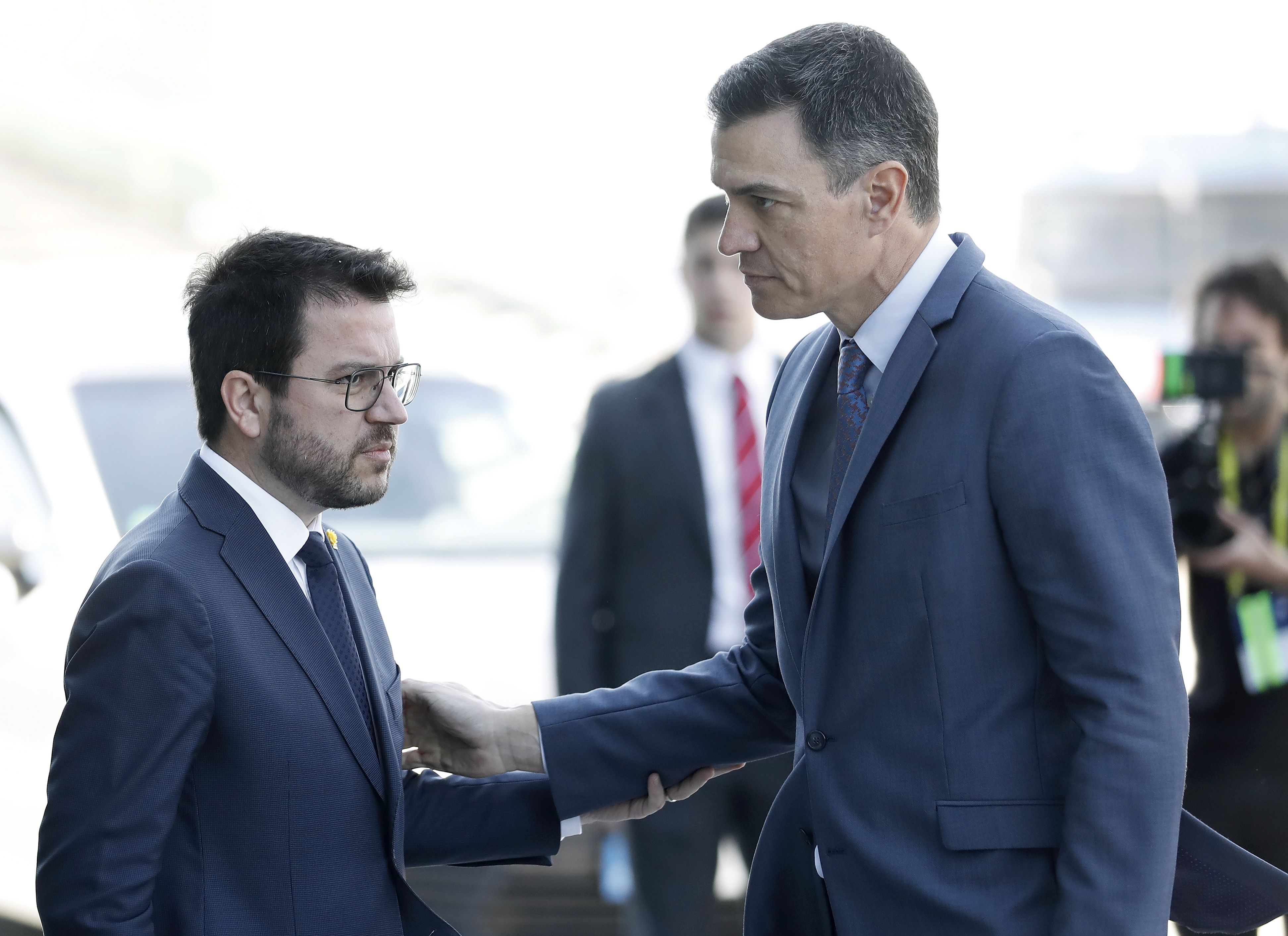 Pere Aragones eta Pedro Sanchez artxiboko irudi batean. ANDREU DALMAU / EFE